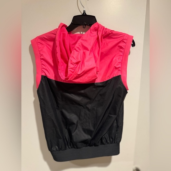 Nike Black and Pink Sleeveless Vest - Picture 3 of 5